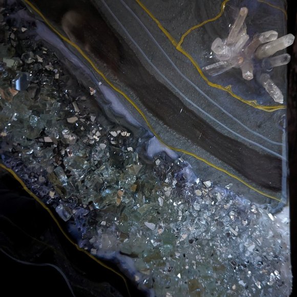 Black and Grey stunning geode - Picture 6 of 6